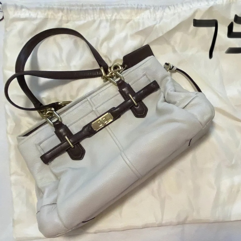 EUC Coach Chelsea Reese Ivory Leather Handbag
